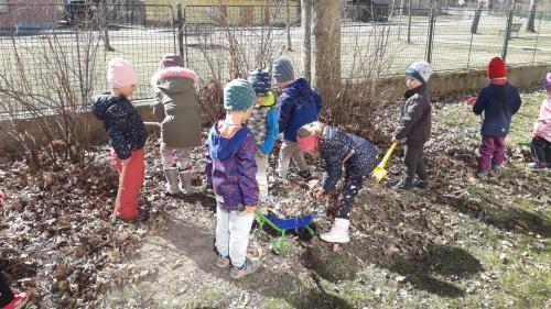 První jarní úklid v MŠ